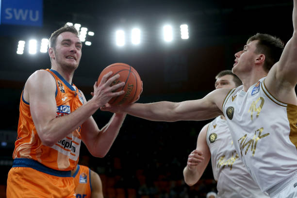 杨的限制 杨的限制