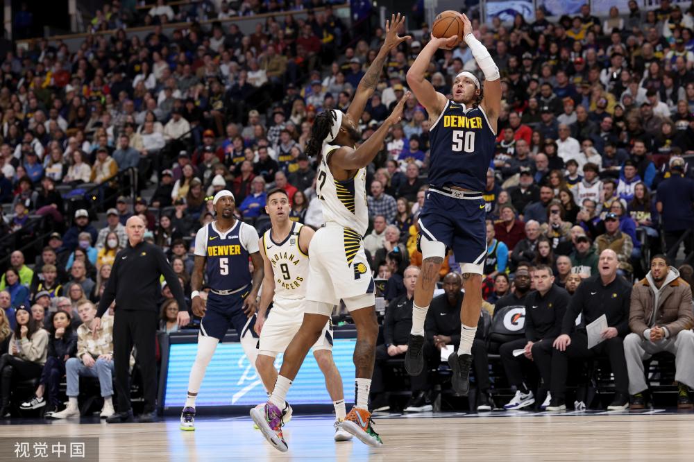 一个年轻希 一个年轻希